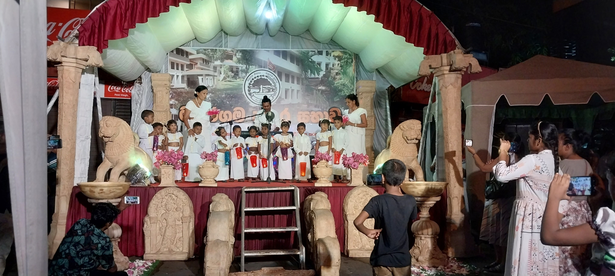 මහරගම නගර සභාවේ පොසොන් බැති ගී සරණිය 2025